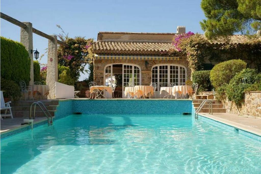 L' Escapade Hotel & Restaurant لو براديت المظهر الخارجي الصورة