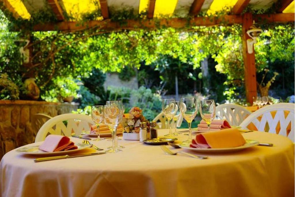 L' Escapade Hotel & Restaurant لو براديت المظهر الخارجي الصورة
